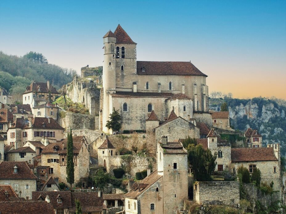 Le Village De Saint Cirq Lapopie Une Merveille M di vale Accroch e Au 